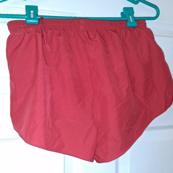 Nike Women’s 2” DRI-FIT Shorts Red Size M Running - Picture 2 of 3